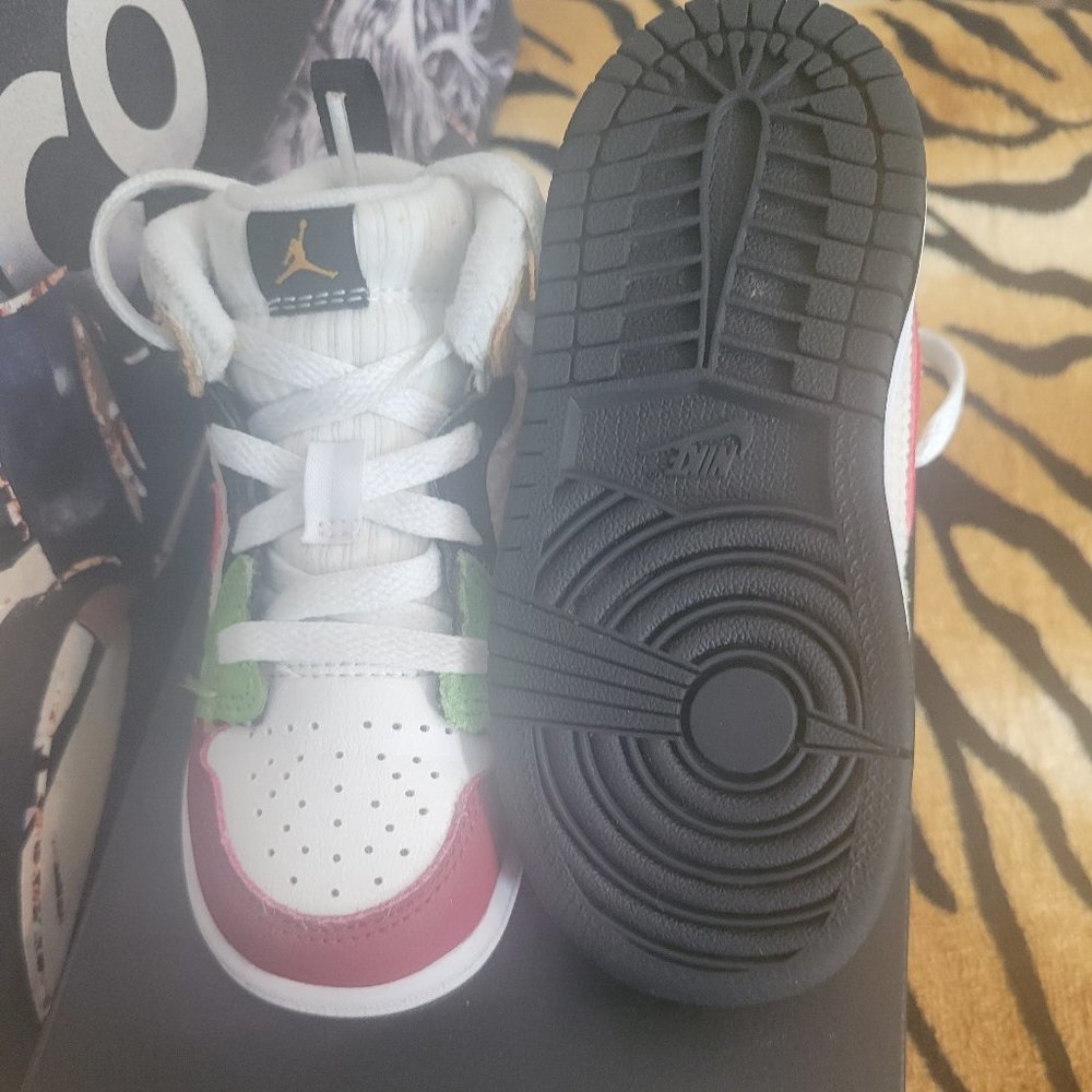 Jordan 1 Mid SE